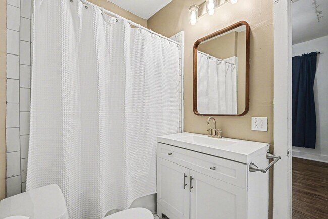 Building Photo - 1412 Sherman St SE