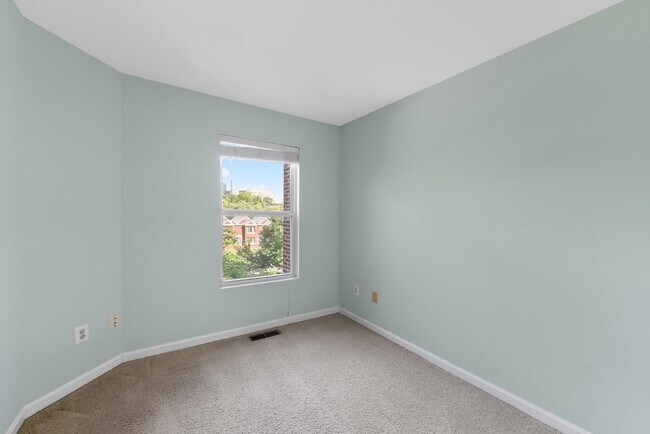 Building Photo - This move-in ready, professionally cleaned 3-bedroom, 3.5-bathroom townhouse in Reston Town Cente...