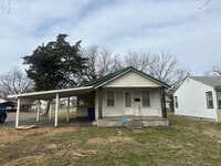 Building Photo - 3 Bedroom 1 Bath Home For Rent