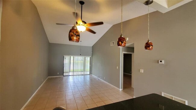 Building Photo - 3853 Carambola Cir N