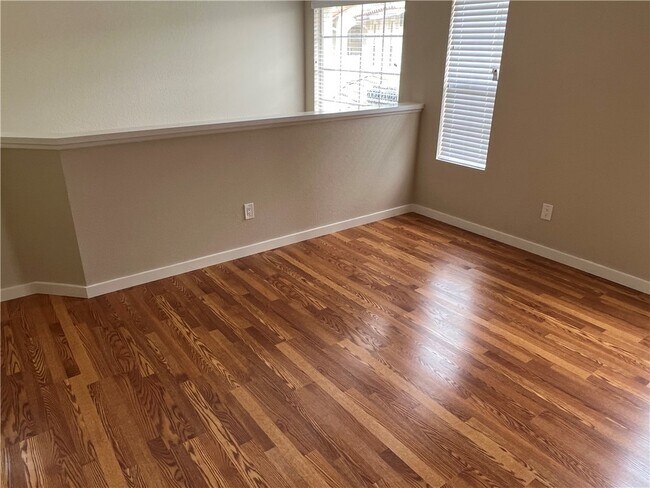 Building Photo - 23401 La Crescenta