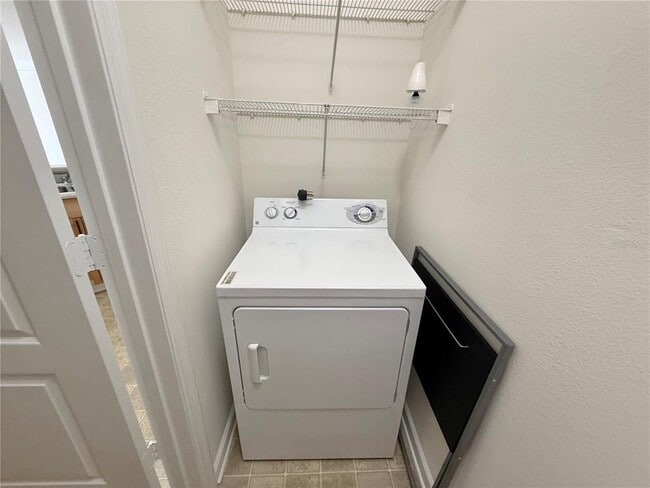 Building Photo - 8801 Villa View Cir