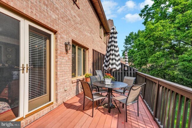 Building Photo - 71 Amity Dr