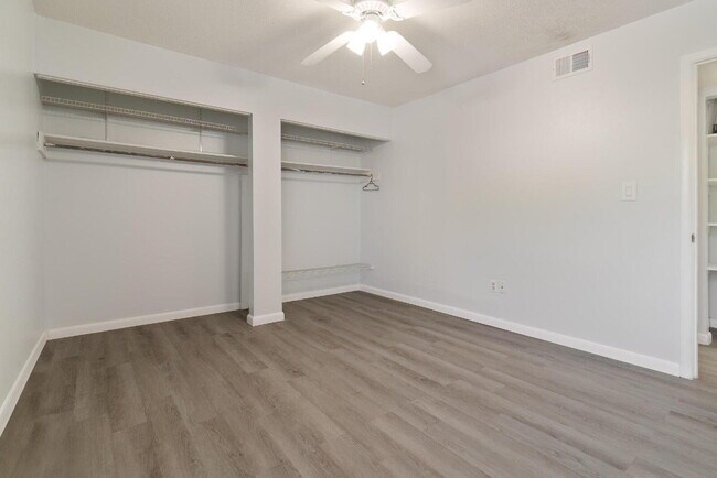 Building Photo - "Coastal Charm Awaits: Stylish 2-Bed Condo in a watefront complex in Fort Walton Beach!"