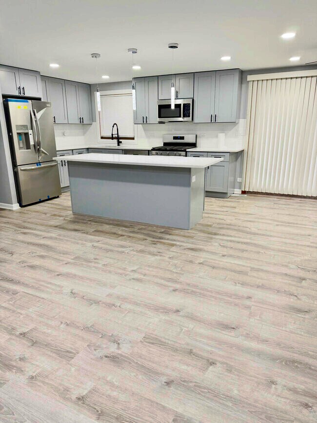 Building Photo - 1310 Somerset Ln