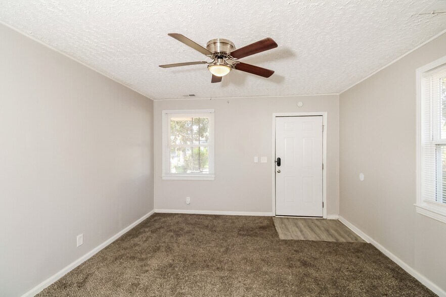 Building Photo - 30 Burdock Cir