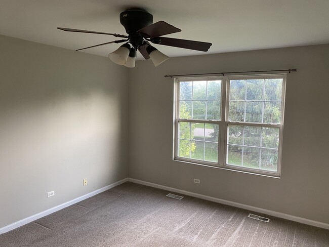 Building Photo - 616 Springbrook Trail N