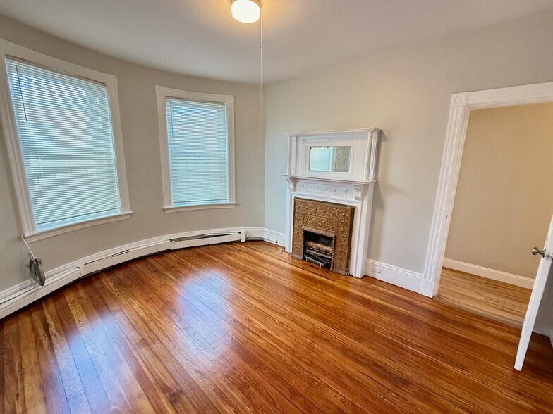 Primary Photo - 11 Linden St