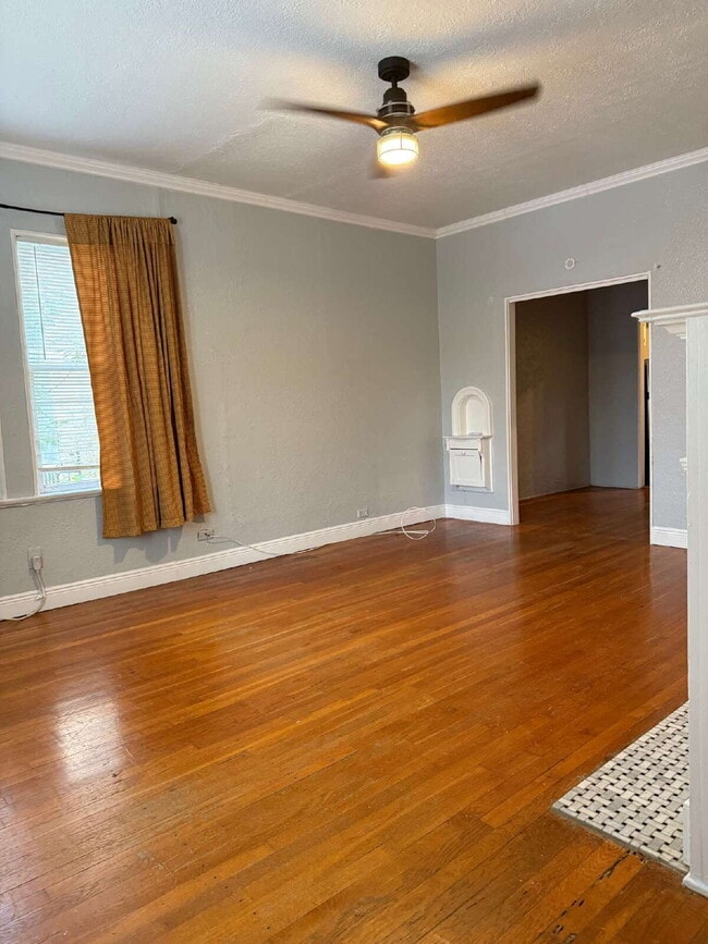 Building Photo - One Bed/One Bath with Historic Charm