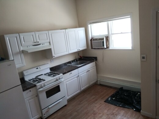 Building Photo - 231 London St