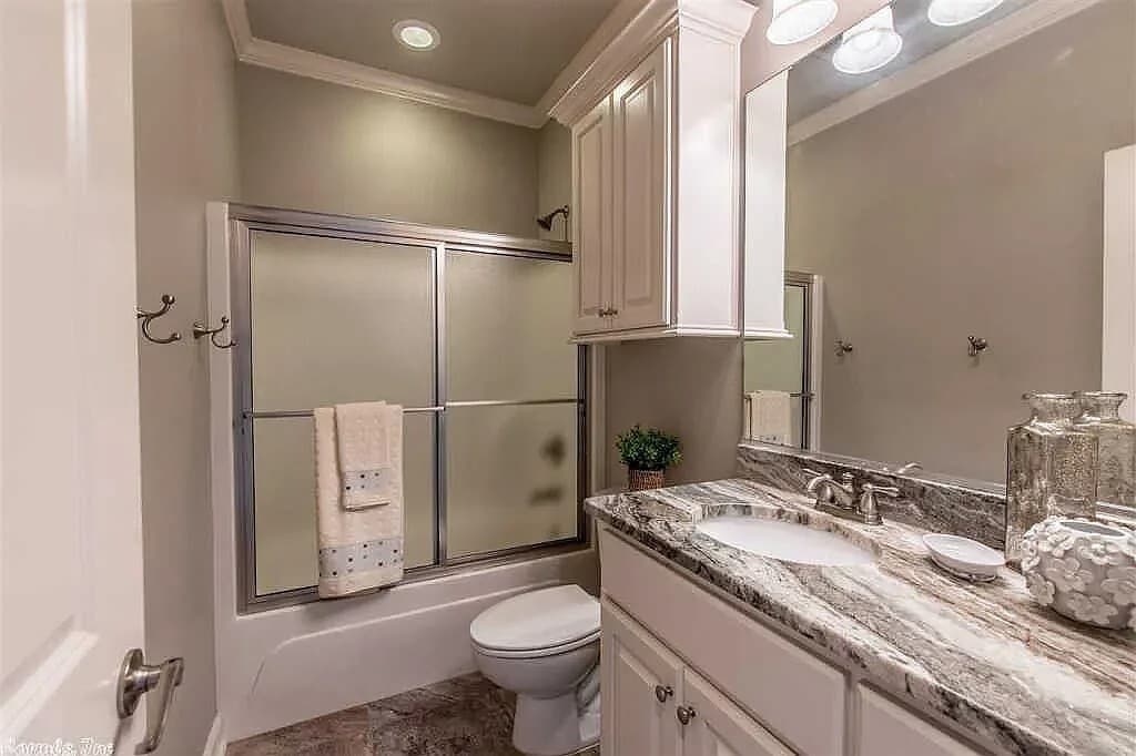 Building Photo - 9309 Meadow Gardens Cir