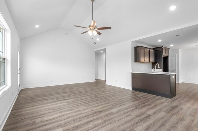 Building Photo - 1360 Harmon Ln