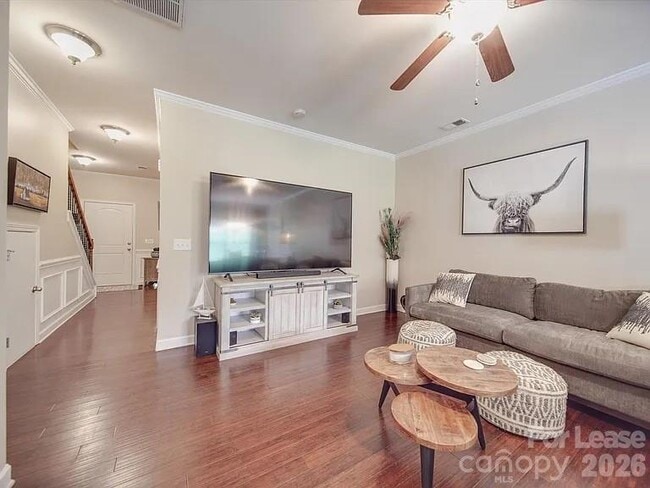 Building Photo - 5657 Tipperlinn Way