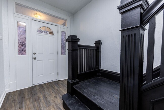 Building Photo - 1107 Arlington Ave