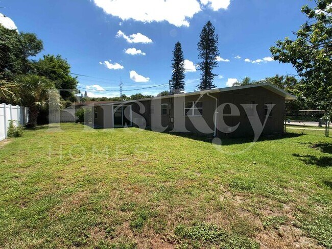 Building Photo - 5112 43rd Ave W