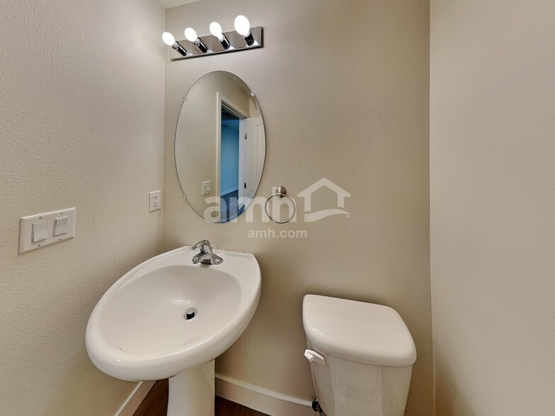 Building Photo - 1719 Blacktail Ln