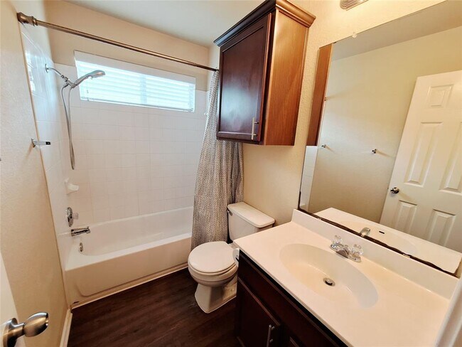 Building Photo - 325 Comal Run