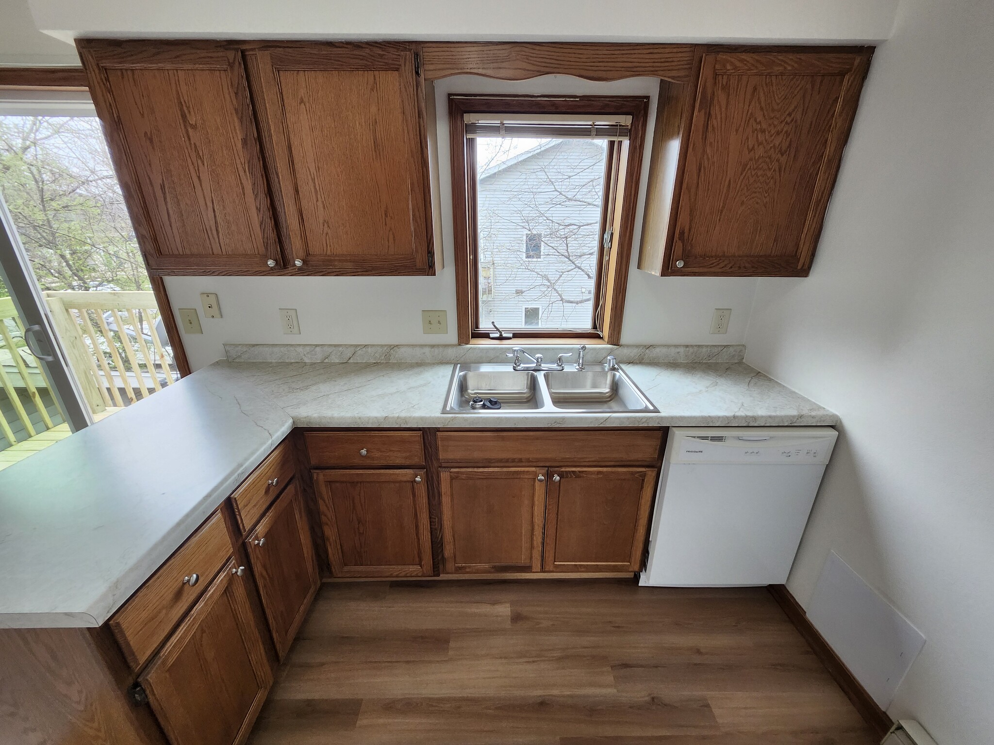 Building Photo - 4650 Hayes Rd