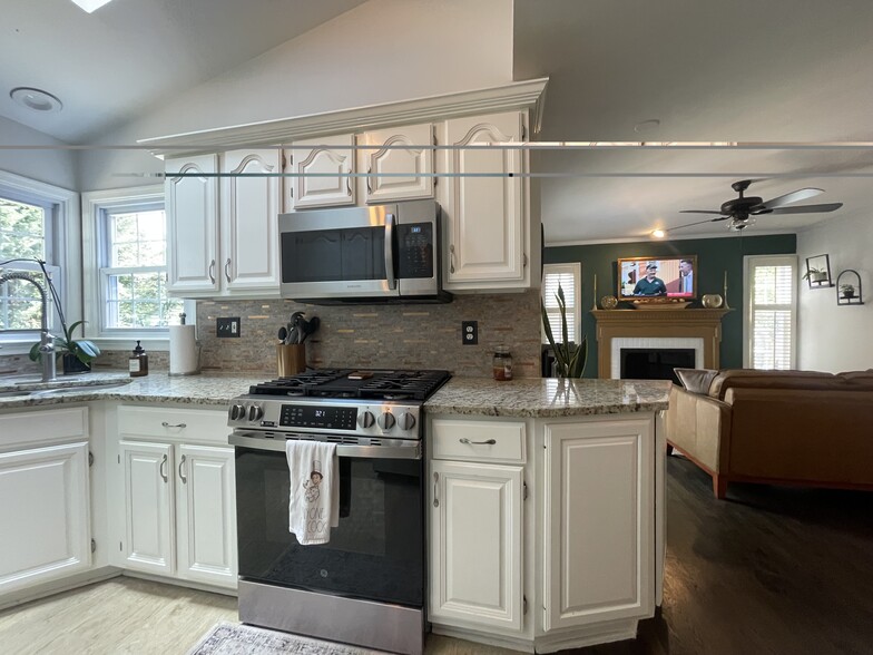 Building Photo - 6502 Summerton Way