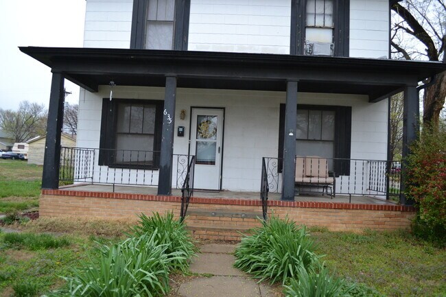 Building Photo - Court St Duplex