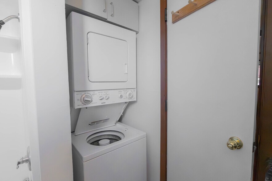 Building Photo - 207 3rd St