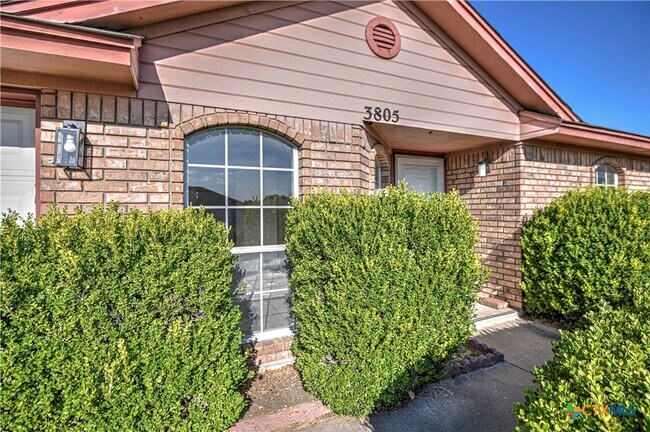 Building Photo - 3805 Riverrock Dr