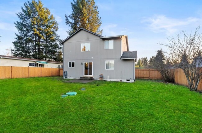 Building Photo - 16522 Mimosa Ct SE