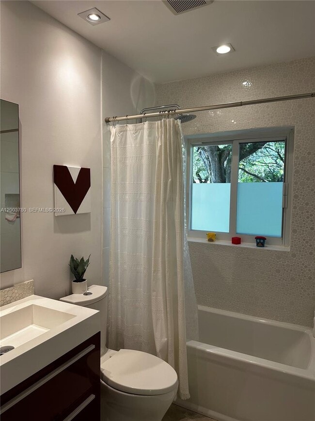 Building Photo - 630 San Lorenzo Ave