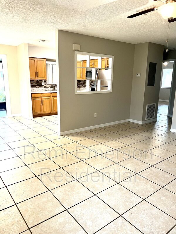 Building Photo - 162 Landmark St