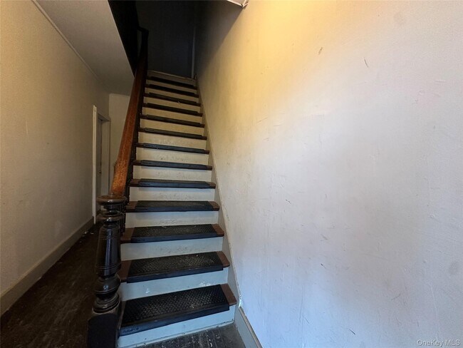 Building Photo - 17 Church St