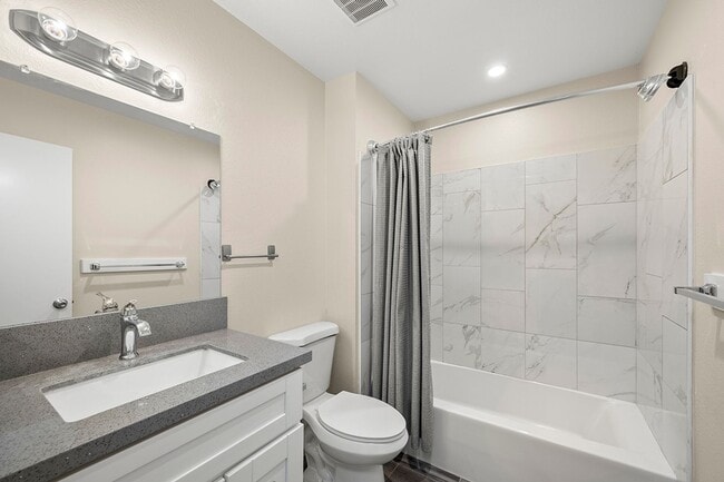 Building Photo - Spacious 4-Bedroom 2.5-Bathroom Townhome 50% Off 1st Month!