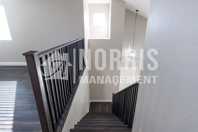 Building Photo - Beautiful Updated Home with ALL Appliances