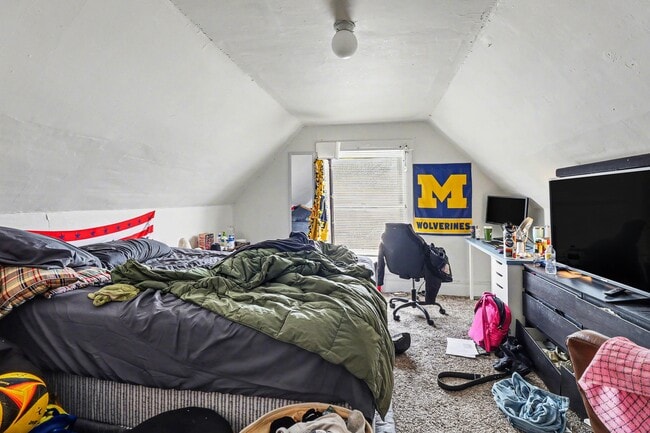 Building Photo - 606 Catherine St