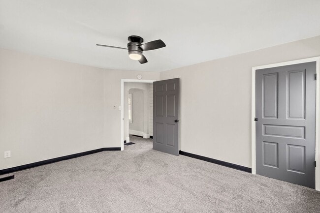 Building Photo - Stunning 3 bedroom home in South Park avai...
