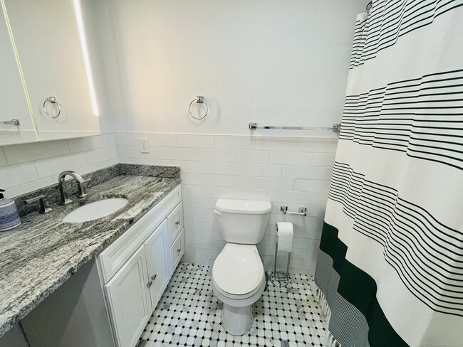 Building Photo - 597 Chapel St