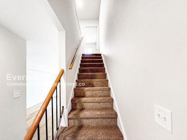 Building Photo - 2 Bed & 1.5 Bath Townhouse in Colonial Heights / Available Soon!