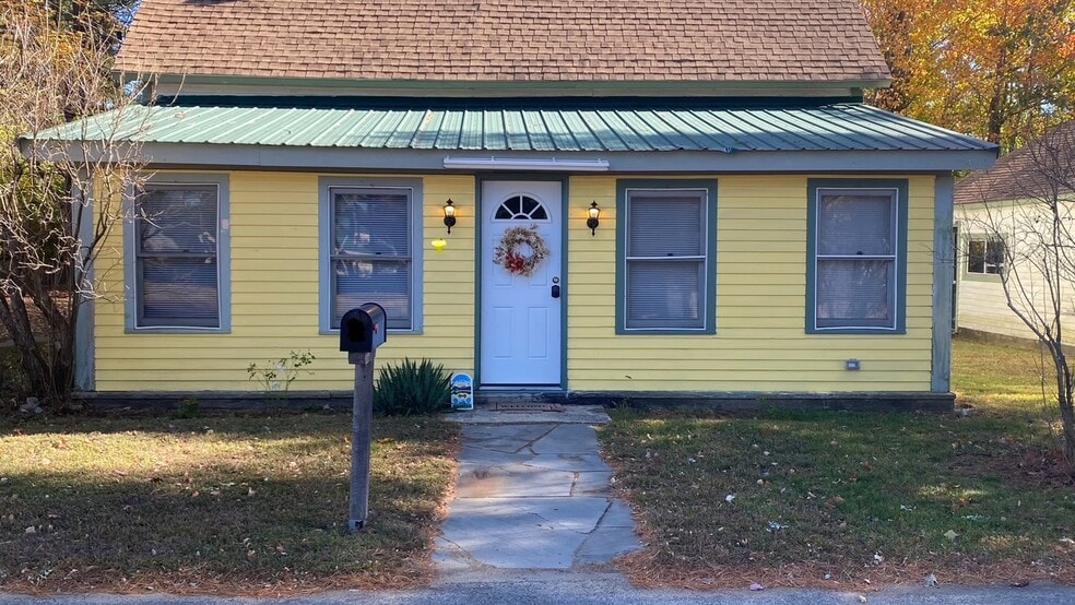 Building Photo - 6 Hill Rd