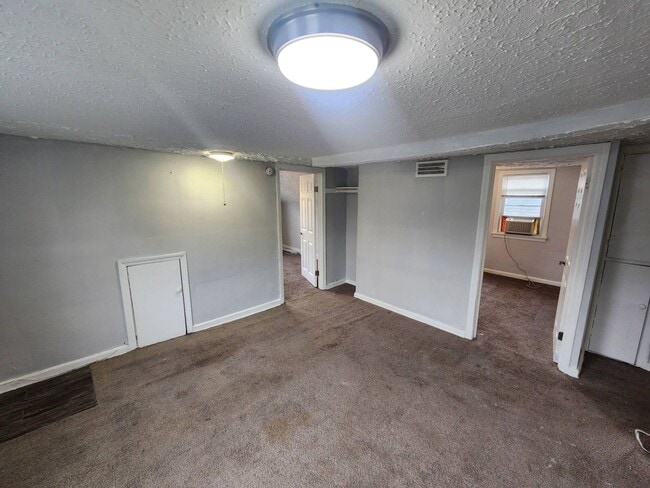 Building Photo - 3658 E 143rd St