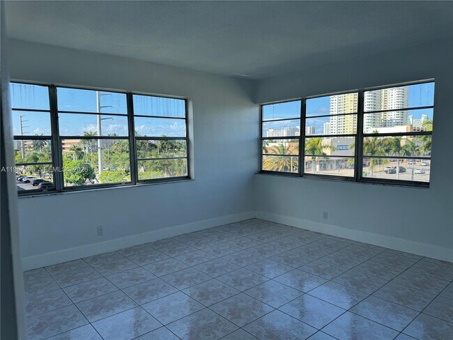 Building Photo - 1333 E Hallandale Beach Blvd