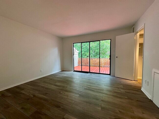 Building Photo - 6086 Hoover Dr