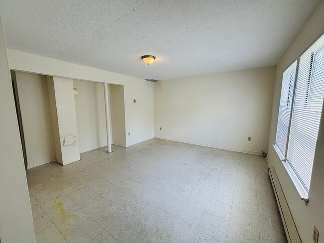 Building Photo - 355 Wakeman Ct NE
