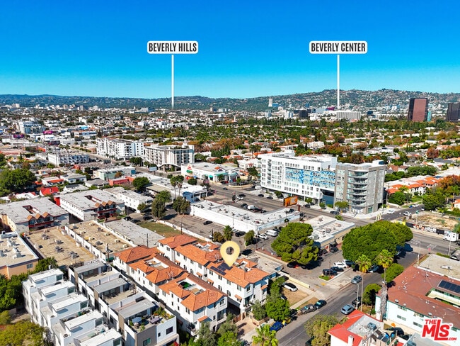 Building Photo - 5933 W Luna Park