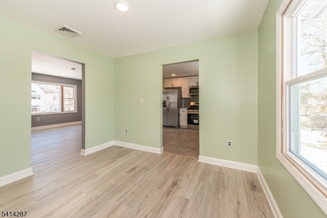 Building Photo - 10 Cardinal Ln