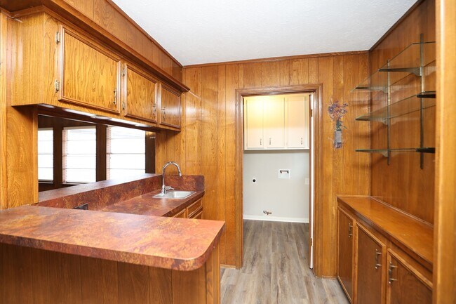 Building Photo - 815 Park Meadow Dr