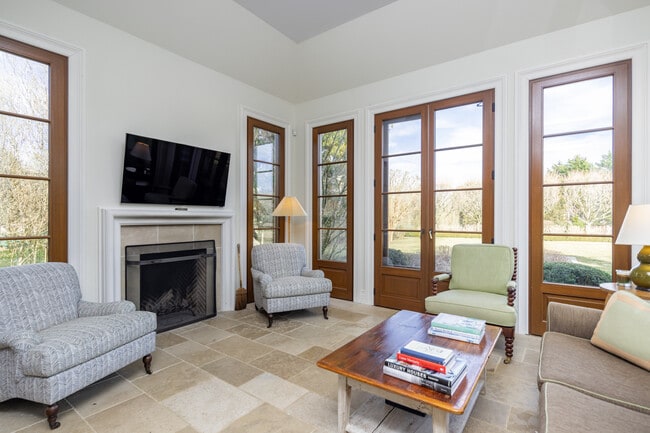 Building Photo - 286 Downs Path