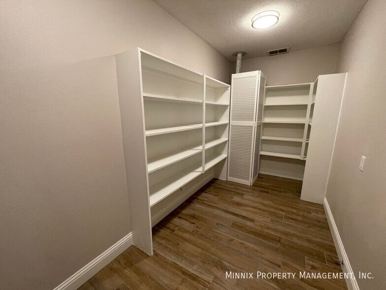 Building Photo - 8241 San Antonio St