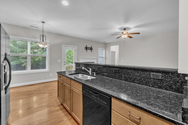 Building Photo - 3 Bedroom Home in Austin Creek! 2 Car Gara...