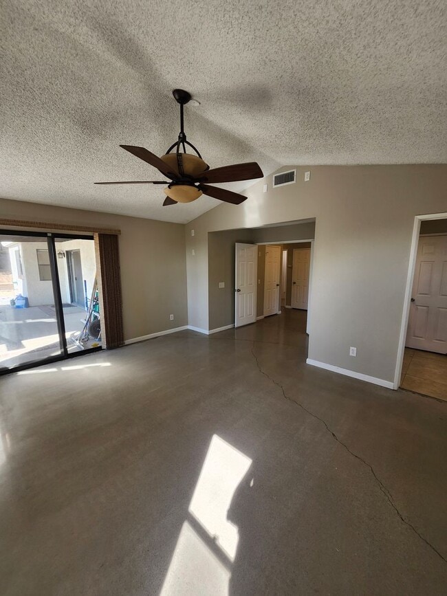 Building Photo - Charming Single-Story Home