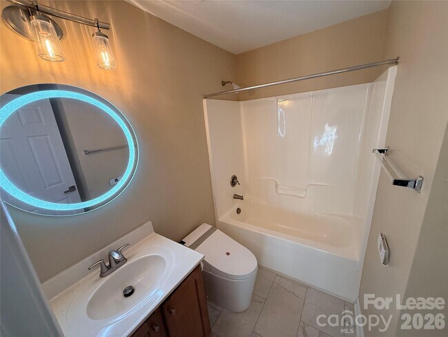 Building Photo - 5219 Sunriver Rd