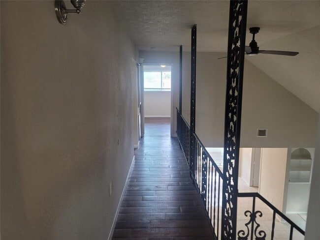 Building Photo - 10601 Sagewind Dr